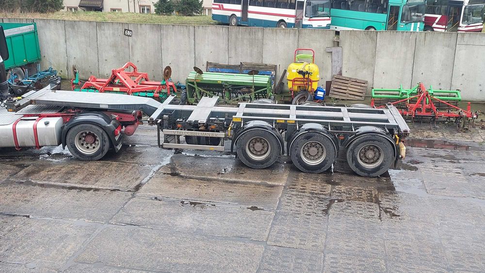 Naczepa pod kontenery morskie