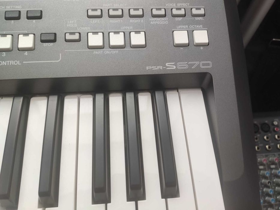 Синтезатор Yamaha PSR-S670 (Ямаха)