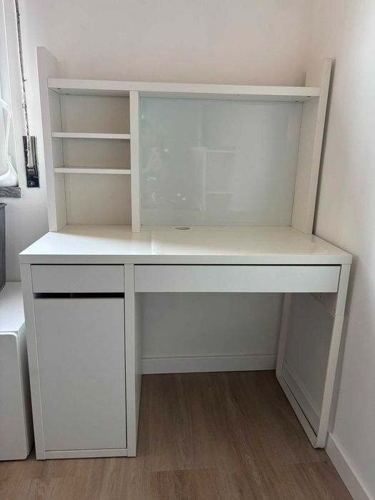Vendo conjunto secretária e cadeira escritorio