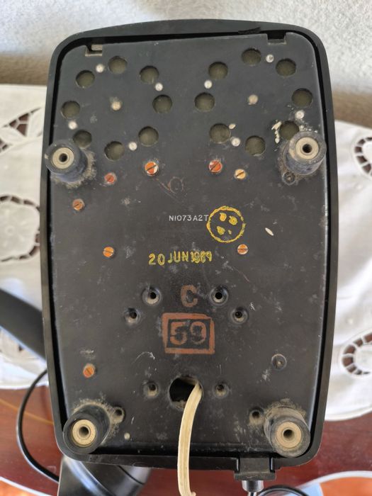 Telefone antigo L.M.Ericsson (333) de parede.