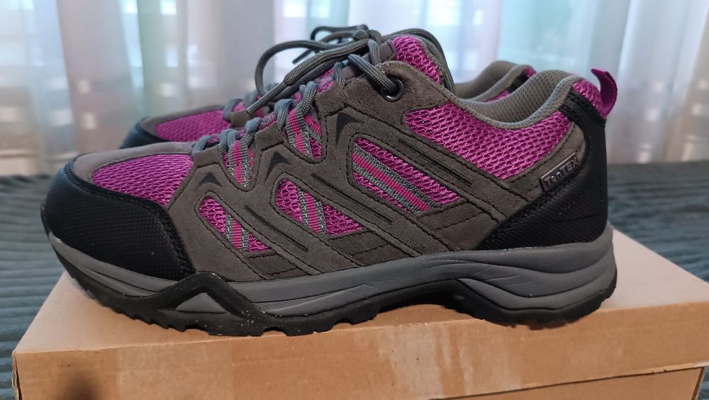 ASICS tentex кросовки