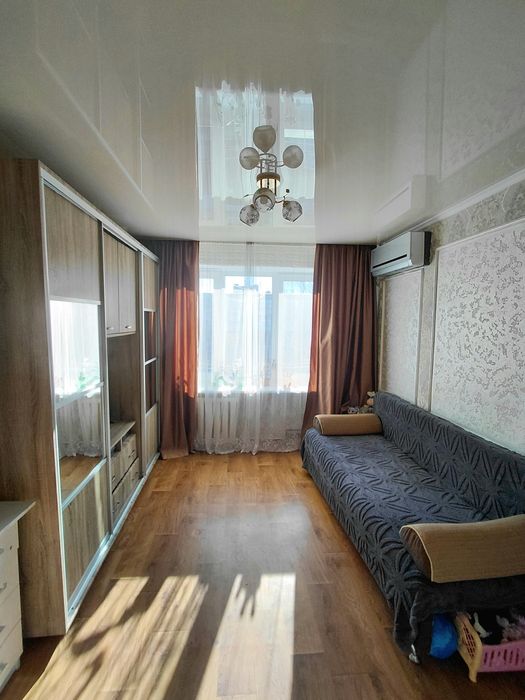 Продаж великої кімнати з водою та ремонтом.