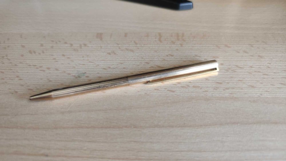 Caneta ST Dupont em ouro