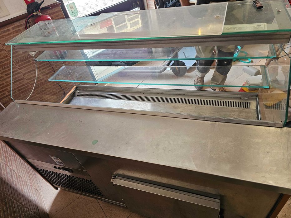 Vitrine refrigerada à venda
