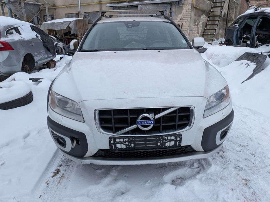 Бампера передні задні на Volvo XC70 V70 P3 V50 S40 S80 V60 S60