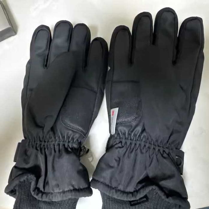 Zimowe wodoodporne rękawice sportowe do ekranu dotykowego.