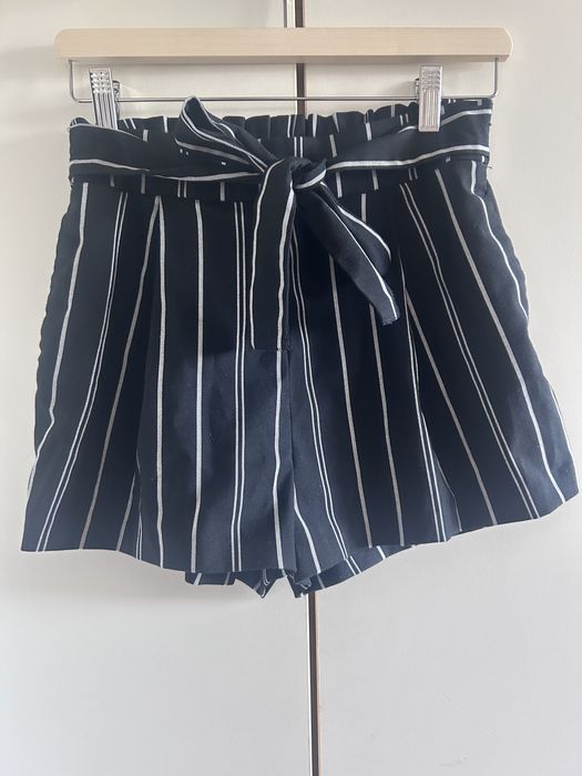 Krótkie spodenki z wiązaniem na gumce H&M