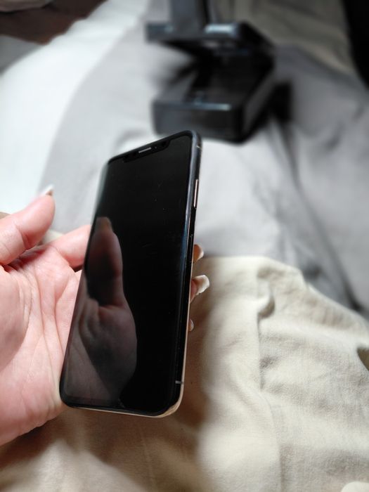 Продам iPhone XS gold