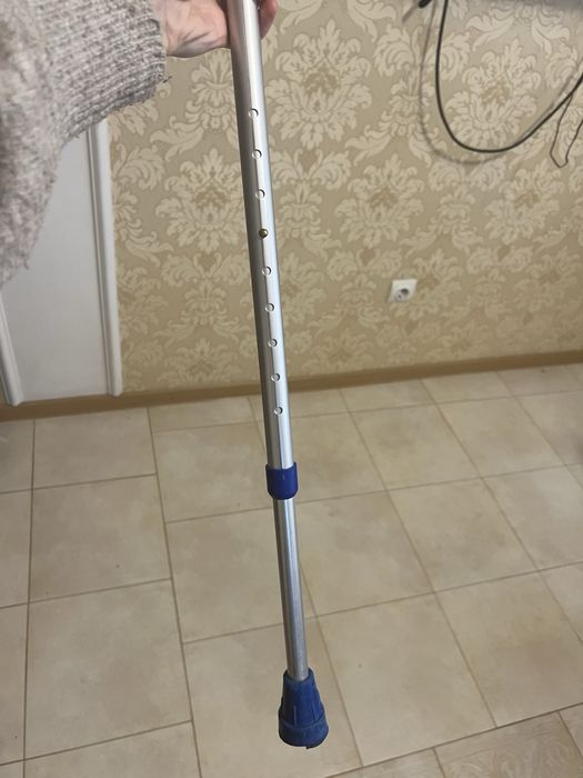 Костилі милиці підлокітні. В наявності один синій!