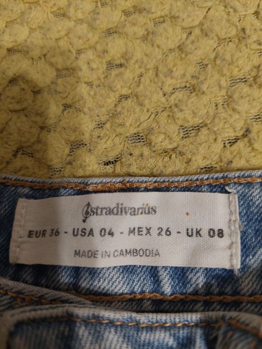 Джинсы МОМ на высокой посадке ,Stradivarius