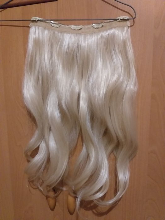 Włosy pół prawdziwe blond