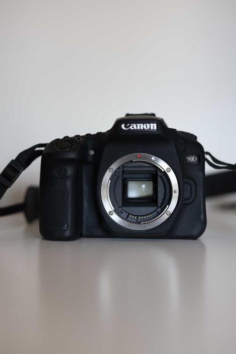 Canon EOS 90D + 18-135mm f/3.5-5.6 IS USM