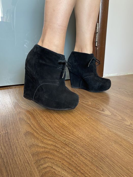 Ботинки 37р на танкетці на уральна замша STEVE MADDEN