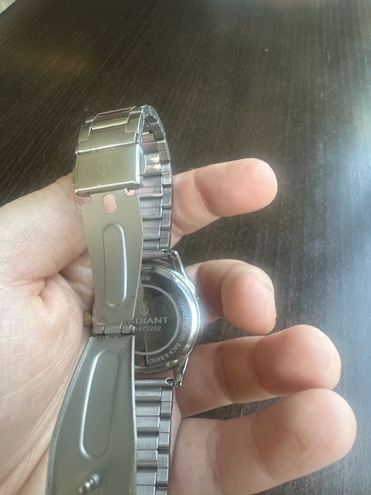 Relogio Radiant dourado e cinza