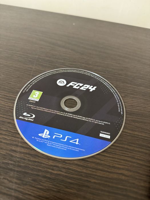Геймад Playstation 4 + диск FIFA 24
