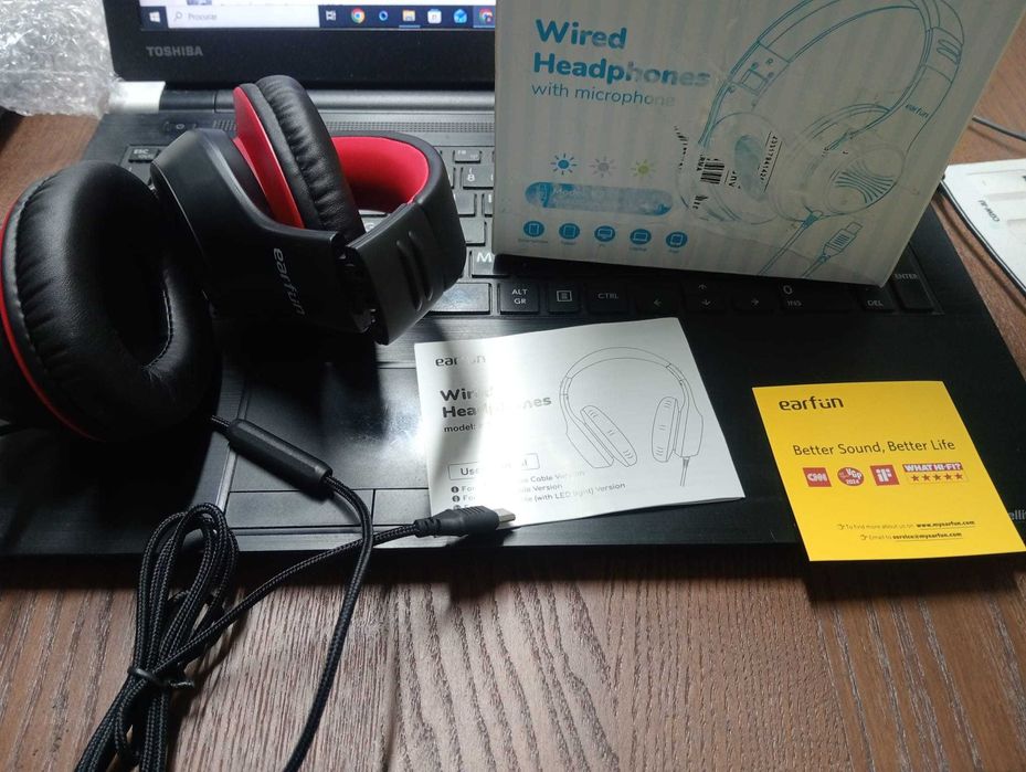 Auscultadores EarFun K3 USB-C – C/ Microfone e Luzes LED – NOVOS