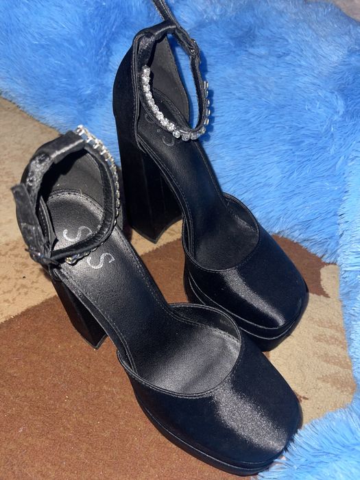 Туфлі Bratz в стилі Versace