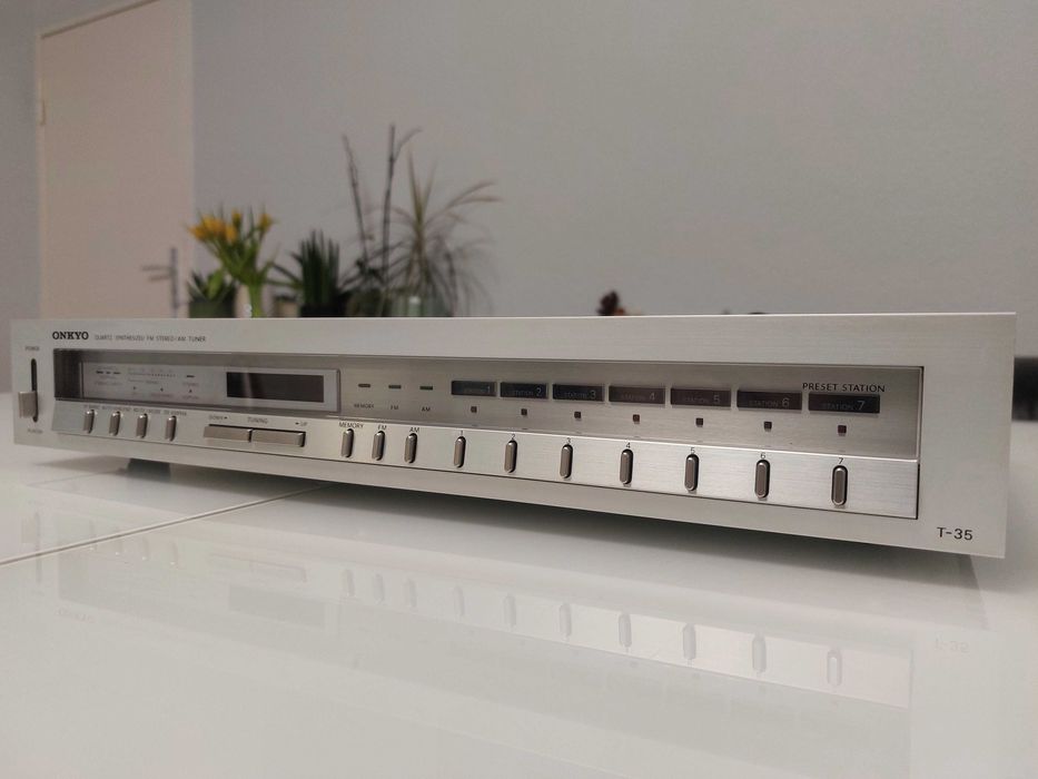 Стерео тюнер Onkyo T35 (1981-1983) Pioneer F-550RDS (1992 - 1993)