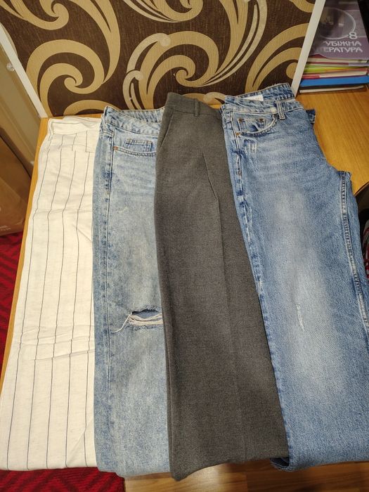 Лот жіночих джинсів