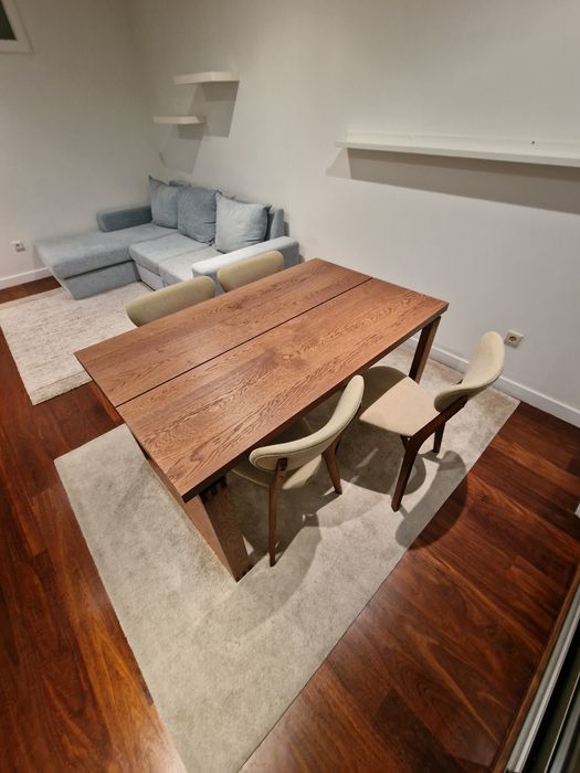 Mesa de jantar com 4 cadeiras