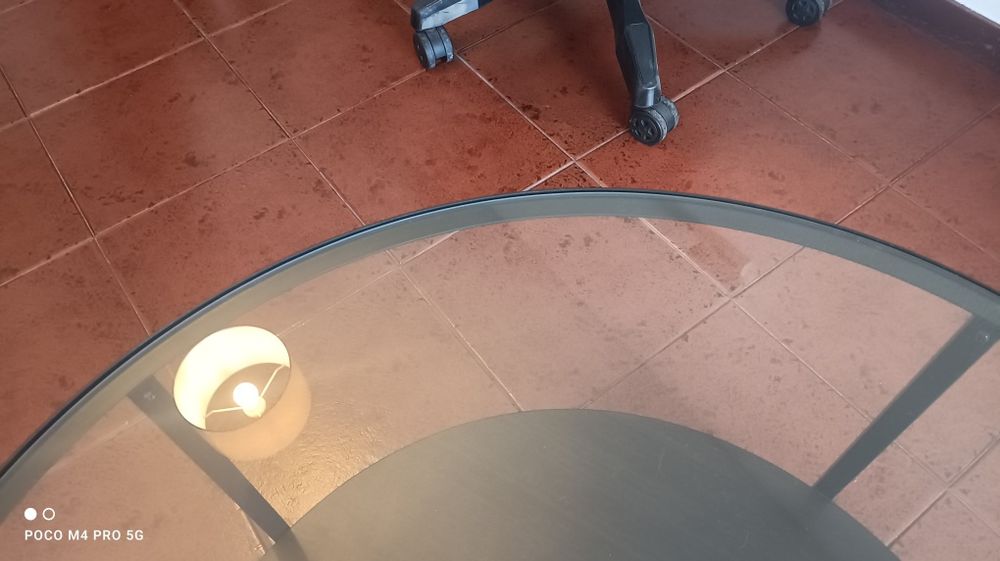 Mesa de centro IKEA  em metal e vidro