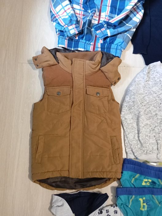 Pakiet dla chłopaka 128 bluzy,kamizelka ,kurtka,