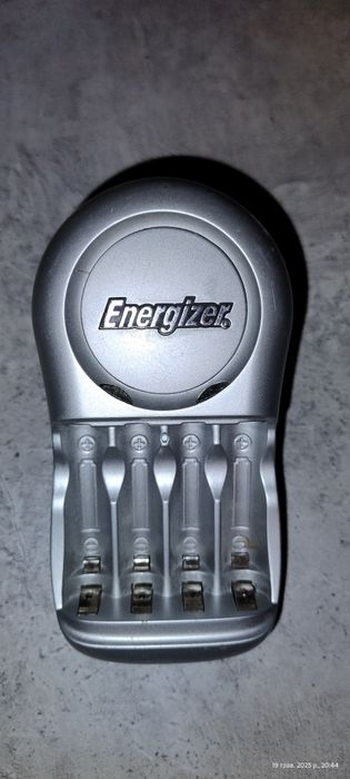 зарядний пристрій Energizer для акумуляторів (NiMH)