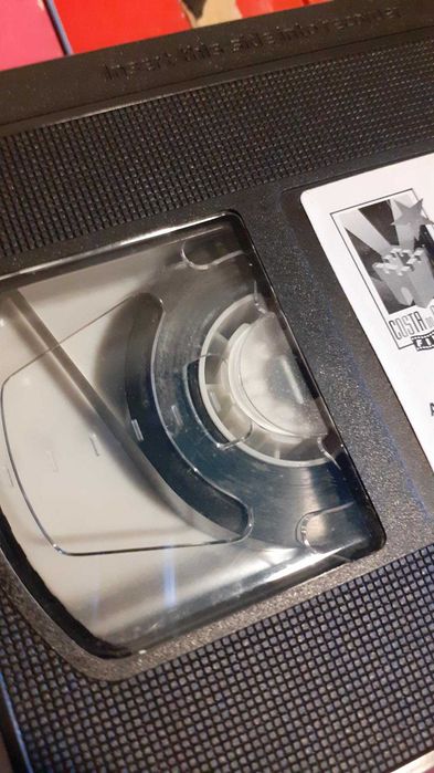 Vários dvds e cassetes vhs (34 filmes clássicos)