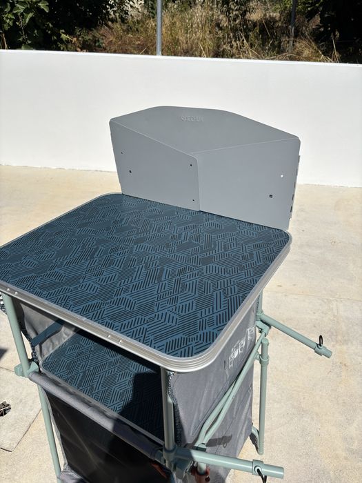 Móvel Dobrável de Campismo QUECHUA com Para-Vento