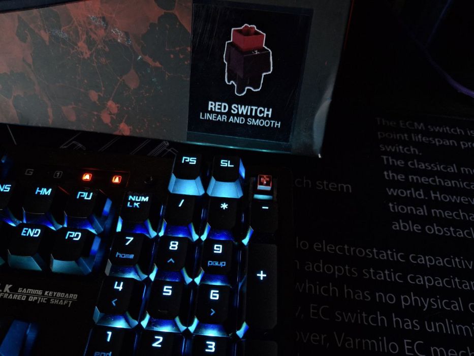 ПРОДАМ Bloody B820R на red switch