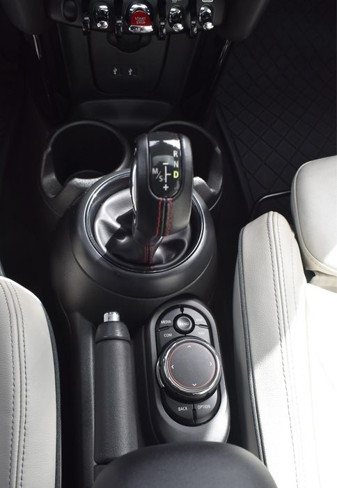 MINI Cooper S F55 2018