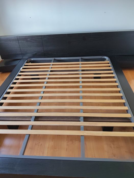 Cama com cabeceira