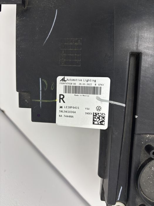 Фара права VW Tiguan 2022-2024 USA