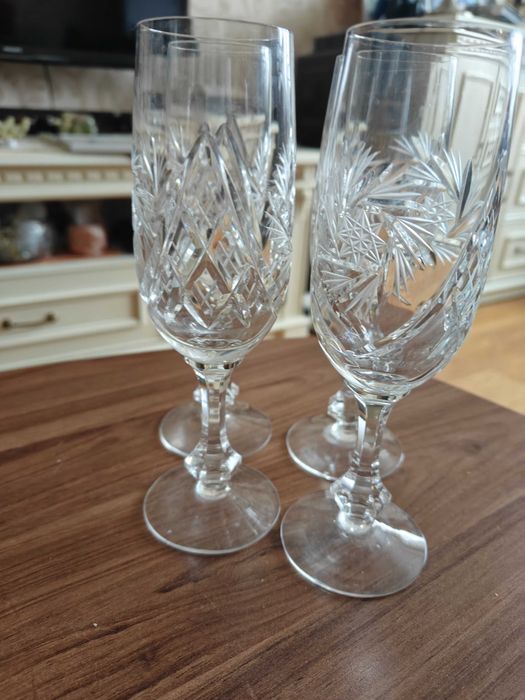 Кришталеві бокали під шампанське