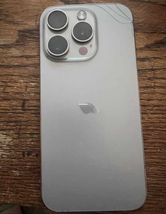 Iphone 15 pro tytanowy