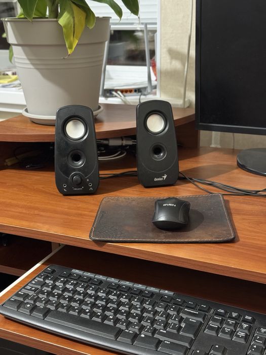 Компʼютер , компʼютерний стіл , Компьютер, компьютерный стол