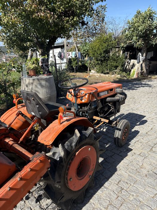 Tractor kubota b7000