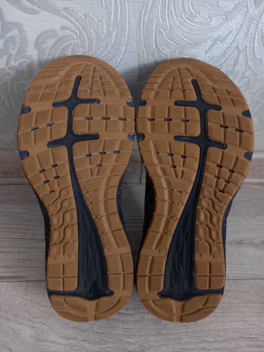 Продам кроссовки Asics Gel-Excite 6