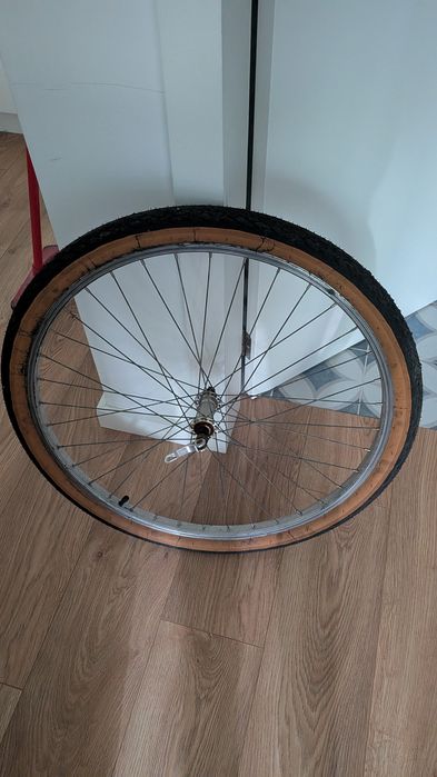 roda/pneu de bicicleta de 26 polegadas.