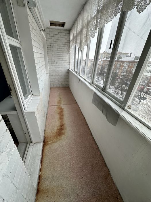 Продам  трикімнатну квартиру.