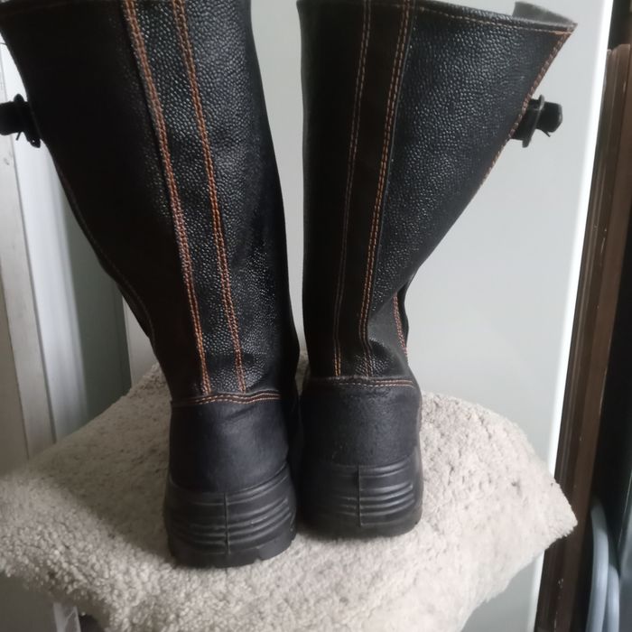 Продам рабочие сапоги.