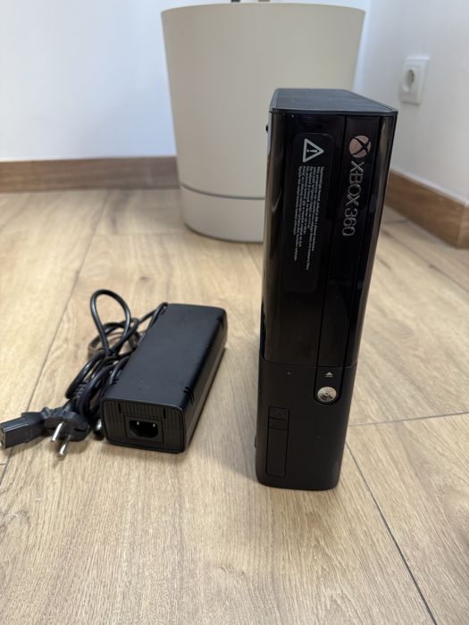 Konsola xbox 360 E
