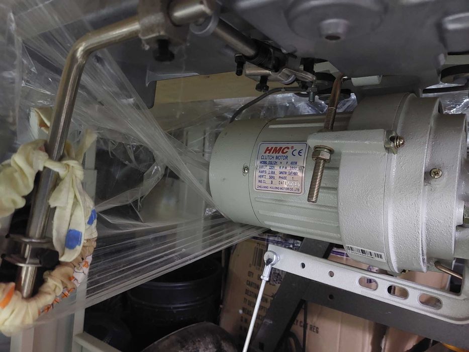 Продам швейне обладнання Typical (швейна машина - 2 шт, оверл, распош)