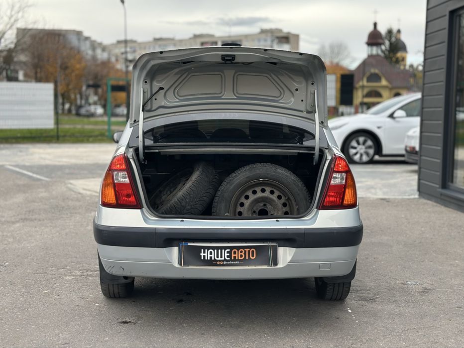 RENAULT SYMBOL 2003 року, 1.4 газ/бензин, автомат, передній привід.