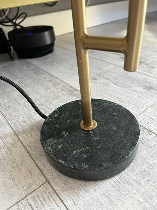 Lampka nocna, salonowa, kamienna podstawa.