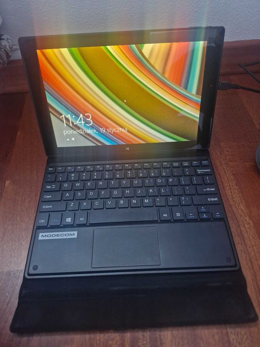 Tablet modecom z klawiatórą niewiele uzywany