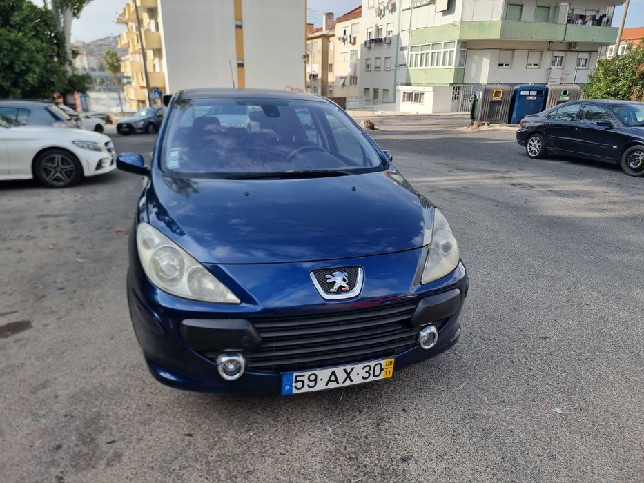 Vendo Peugeot 307 HDi, A/C um automóvel conhecido pelo seu conforto, economia de combustível e fiabilidade.