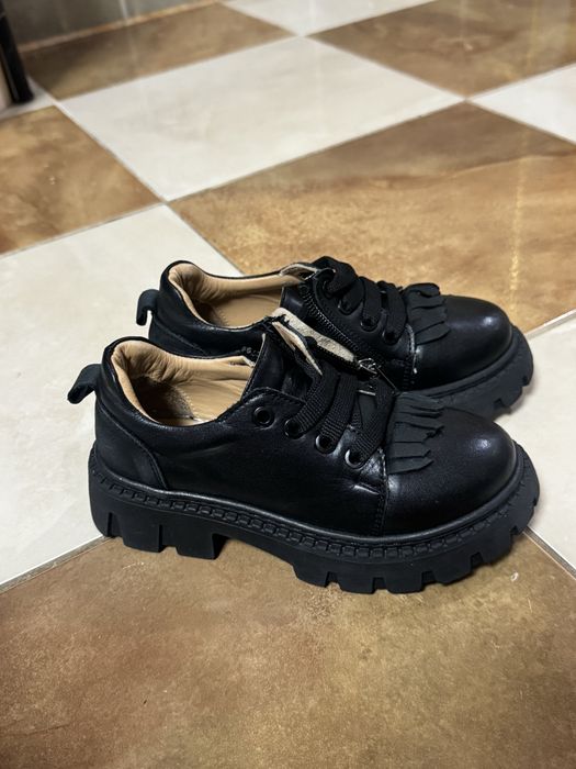 Шкіряне взуття на дівчинку 28 розмір