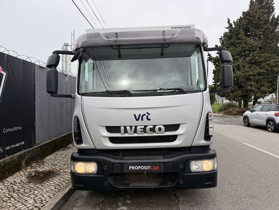 IVECO 15Ton 320cv 2016 COMO NOVA APENAS 71.000km ###OPORTUNIDADE###