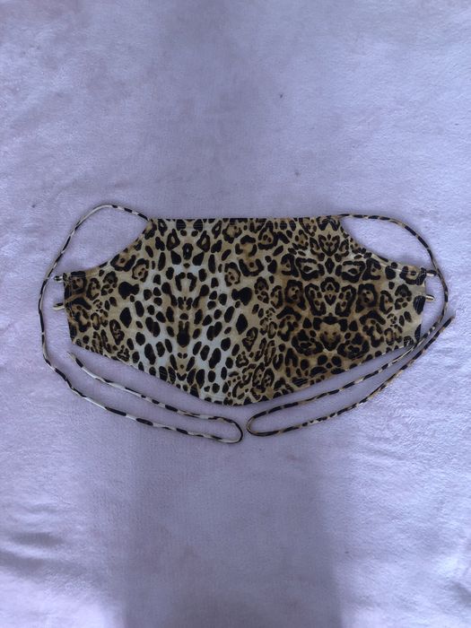 top padrão leopardo